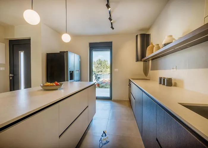 Zola By Awaytocroatia