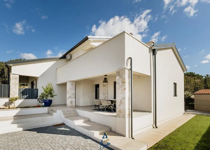 Zola By Awaytocroatia