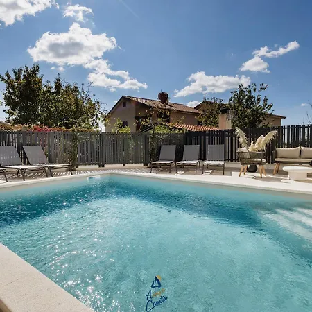 Zola By Awaytocroatia Višnjan