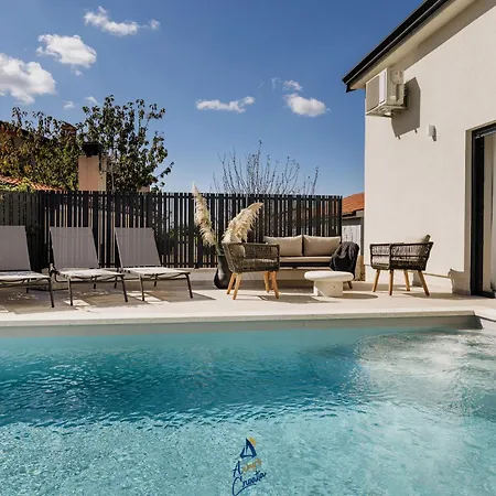 Zola By Awaytocroatia * Višnjan