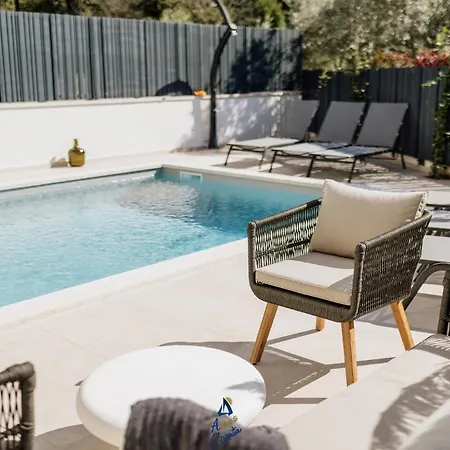 Zola By Awaytocroatia