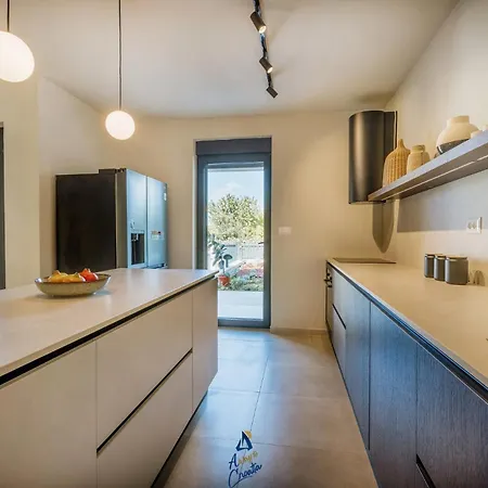 Zola By Awaytocroatia